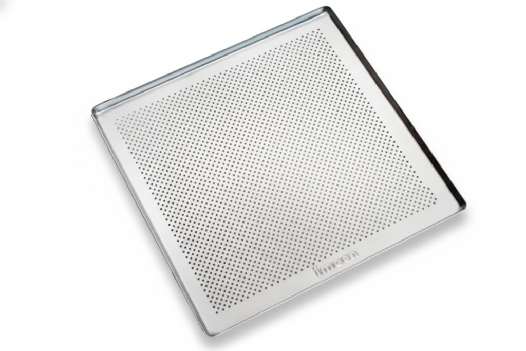 ASSADEIRA 35X35X1 ALUMÍNIO PERFURADA